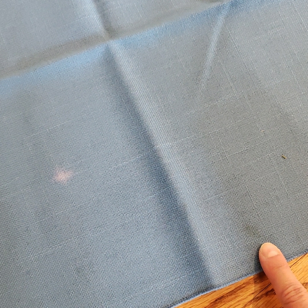 Vtg Set- Oval Light Blue Tablecloth & Napkins (7) - Picture 10 of 10